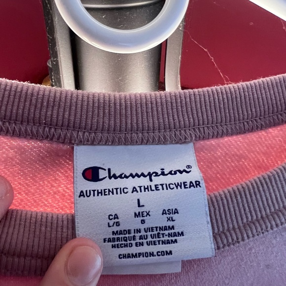 Champion dual colored sweater - Picture 2 of 2